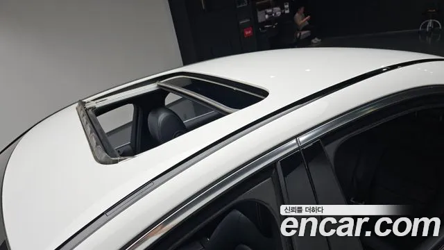 Mercedes-Benz C-Class 2018 thumb 7