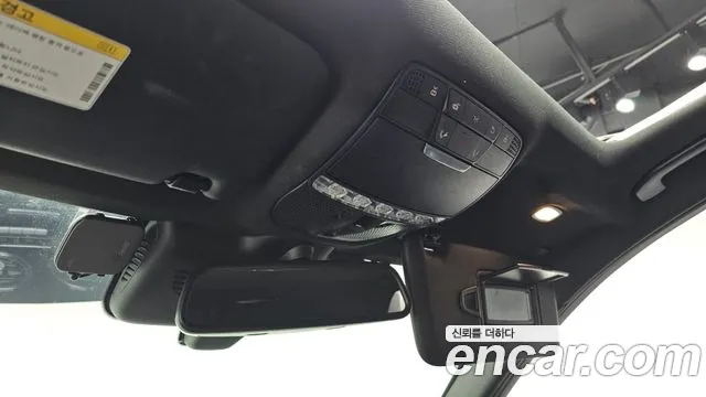Mercedes-Benz C-Class 2018 thumb 6