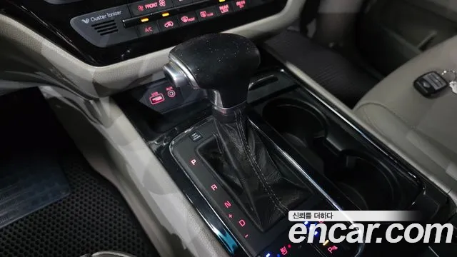 Kia Carnival 2016 thumb 6