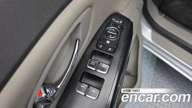 Kia Carnival 2016 thumb 2