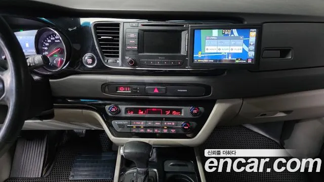 Kia Carnival 2016 thumb 9