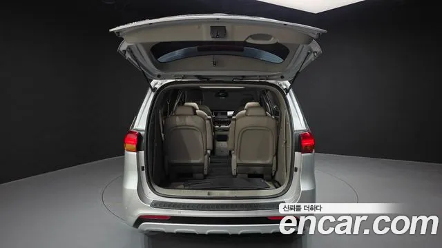 Kia Carnival 2016 thumb 11