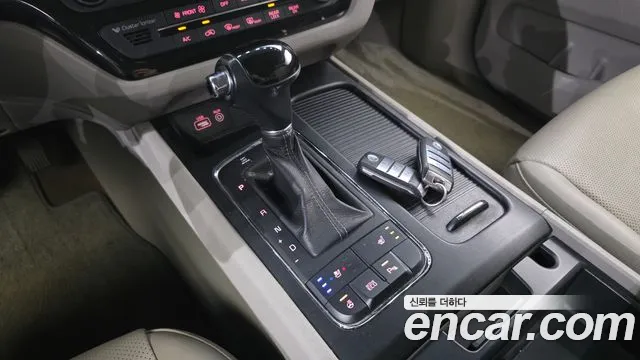 Kia Carnival 2016 thumb 9