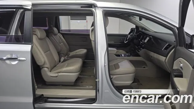 Kia Carnival 2016 thumb 2