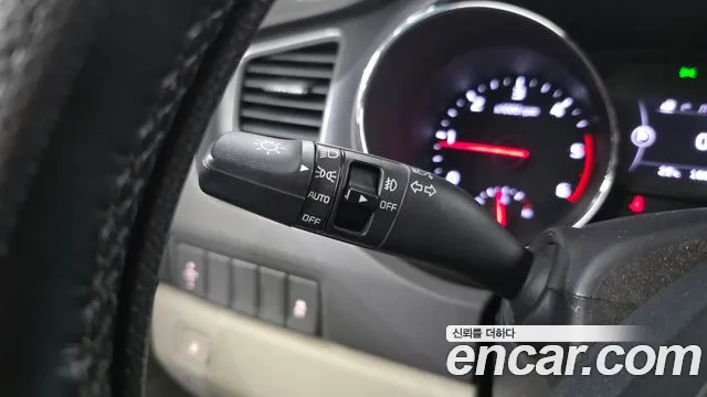 Kia Carnival 2016 thumb 11