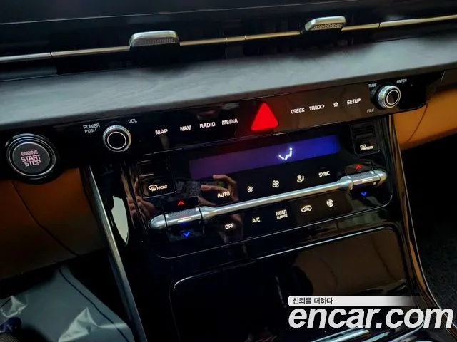 Kia Carnival 2021 thumb 10