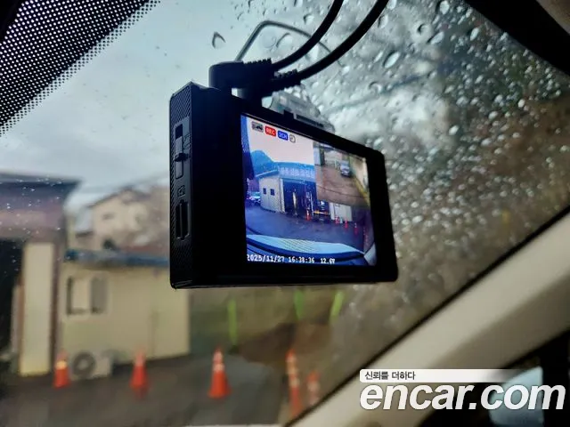 Kia Carnival 2021 thumb 3