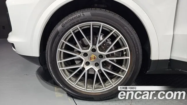 Porsche Cayenne 2022 thumb 12
