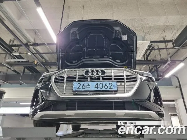 Audi e-tron 2021 thumb 6