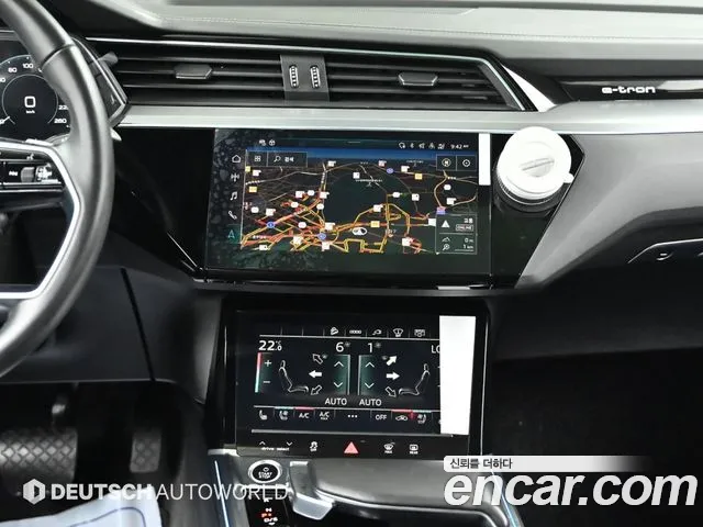 Audi e-tron 2021 thumb 3
