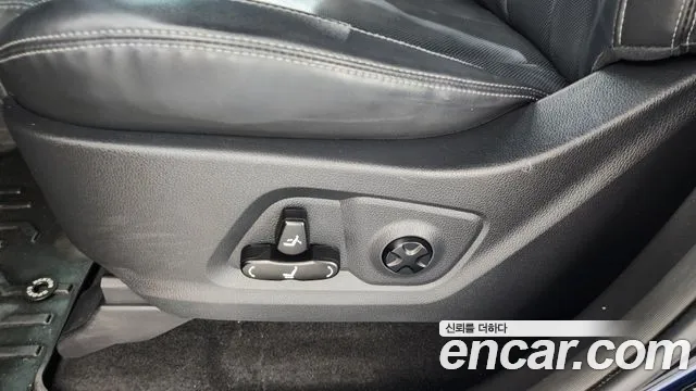 KGM Rexton 2020 thumb 8
