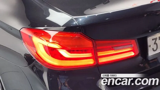 BMW 5 серии 2019 thumb 9