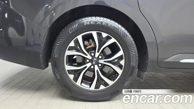 Kia Carnival 2021 thumb 4