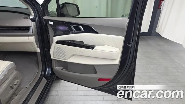 Kia Carnival 2021 thumb 10