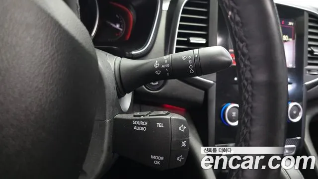 Renault SM6 2016 thumb 10