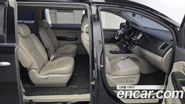 Kia Carnival 2019 thumb 2