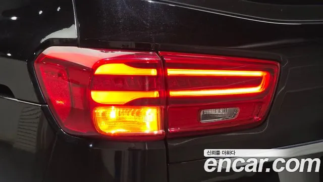 Kia Carnival 2019 thumb 10