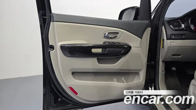Kia Carnival 2019 thumb 5