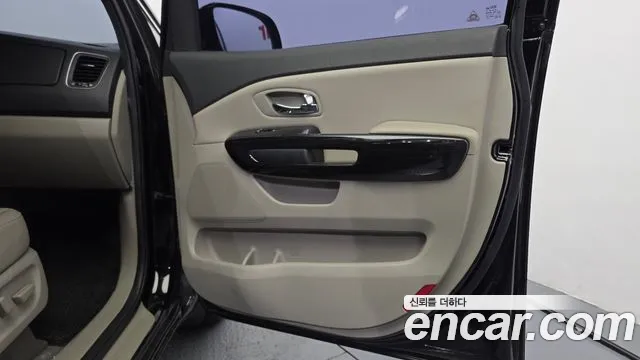 Kia Carnival 2019 thumb 8