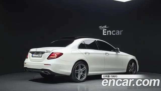 Mercedes-Benz E-Class 2020 thumb 6