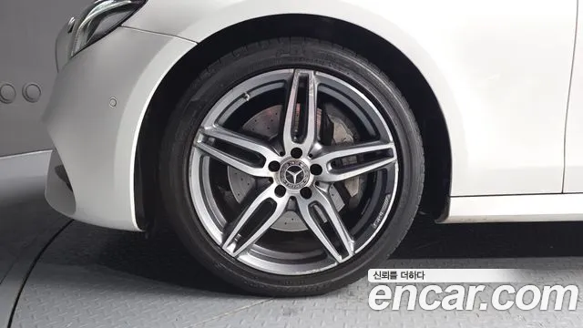 Mercedes-Benz E-Class 2020 thumb 7
