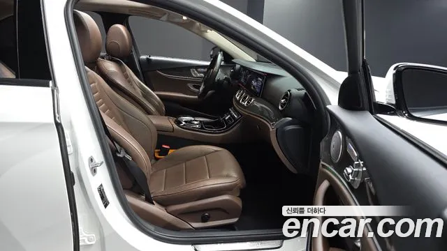 Mercedes-Benz E-Class 2020 thumb 4