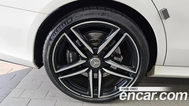 Mercedes-Benz E-Class 2019 thumb 9