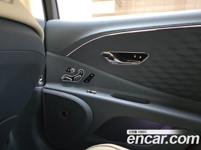Bentley Flying Spur 2025 thumb 9