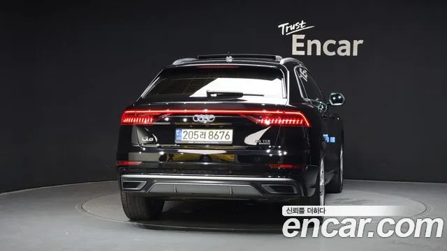 Audi Q8 2021 thumb 2