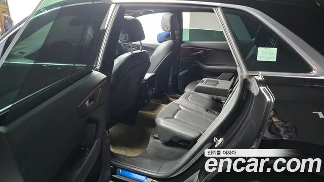 Audi Q8 2021 thumb 5