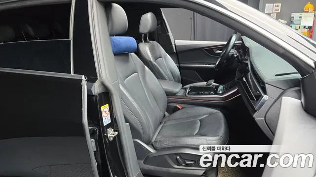 Audi Q8 2021 thumb 12