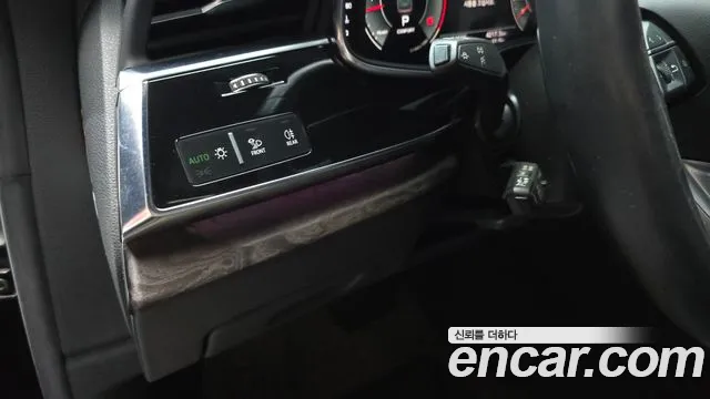 Audi Q8 2021 thumb 10