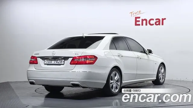 Mercedes-Benz E-Class 2012 thumb 12
