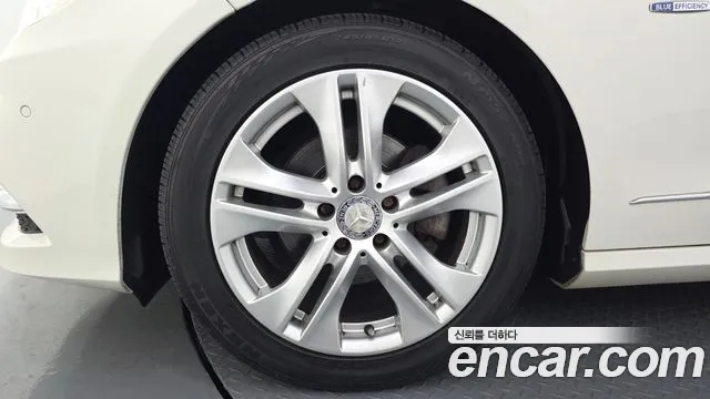 Mercedes-Benz E-Class 2012 thumb 10