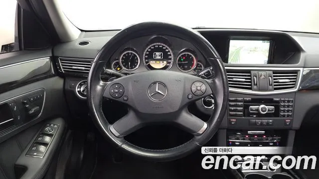 Mercedes-Benz E-Class 2012 thumb 2