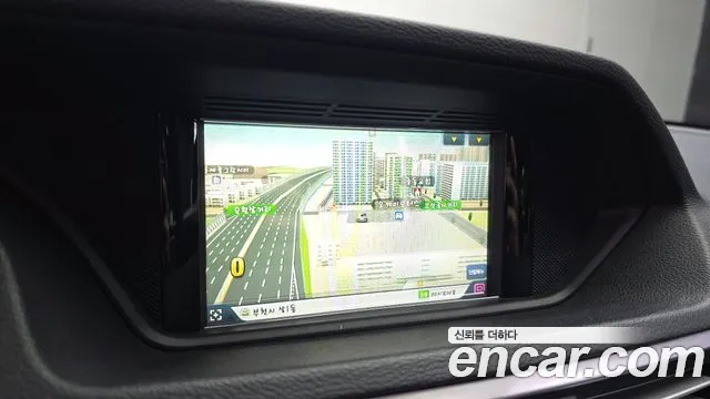 Mercedes-Benz E-Class 2012 thumb 4