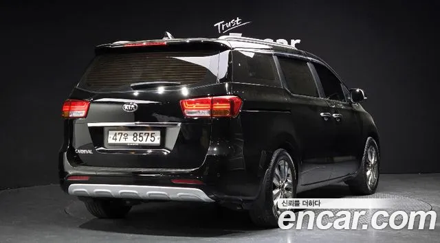 Kia Carnival 2015 thumb 8