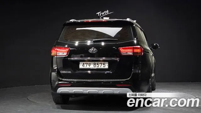 Kia Carnival 2015 thumb 3