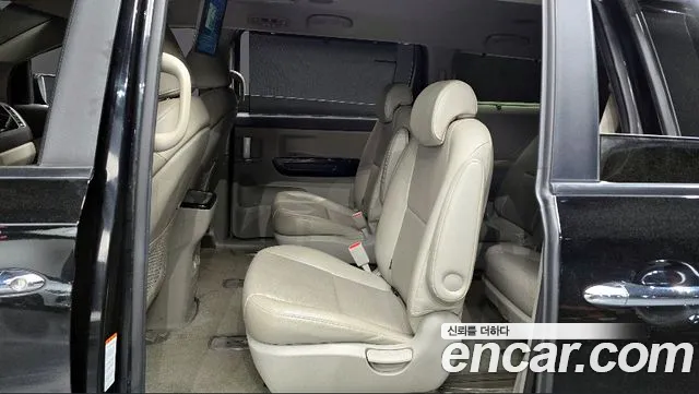 Kia Carnival 2015 thumb 11