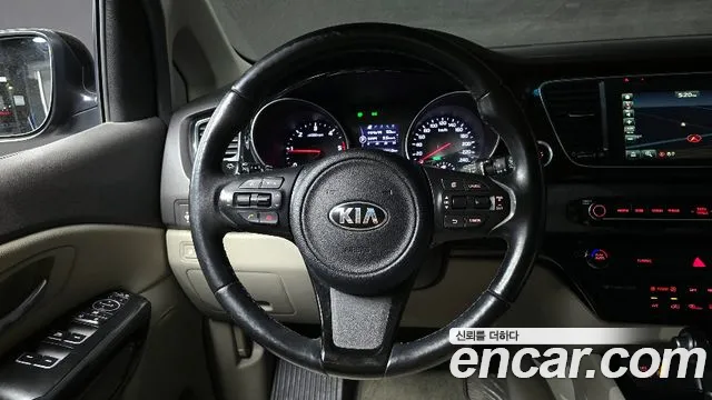 Kia Carnival 2015 thumb 5