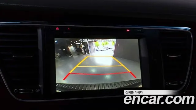 Kia Carnival 2015 thumb 12
