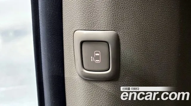 Kia Carnival 2015 thumb 10