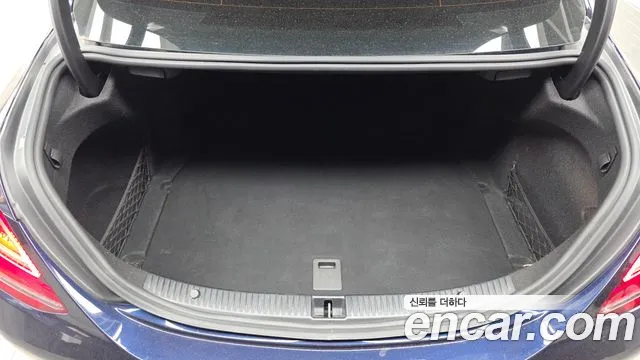 Mercedes-Benz C-Class 2020 thumb 5