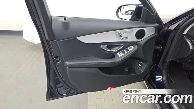 Mercedes-Benz C-Class 2020 thumb 7