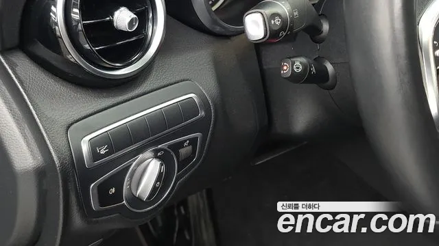 Mercedes-Benz C-Class 2020 thumb 9