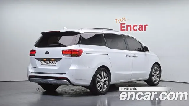 Kia Carnival 2016 thumb 10