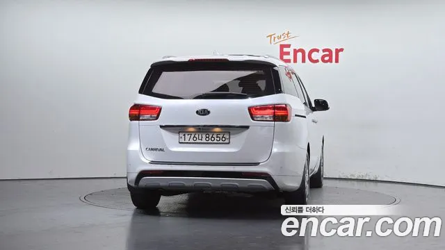 Kia Carnival 2016 thumb 4