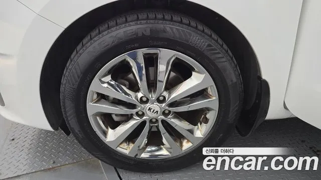 Kia Carnival 2016 thumb 3