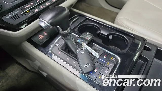 Kia Carnival 2016 thumb 5