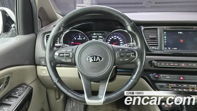 Kia Carnival 2016 thumb 8
